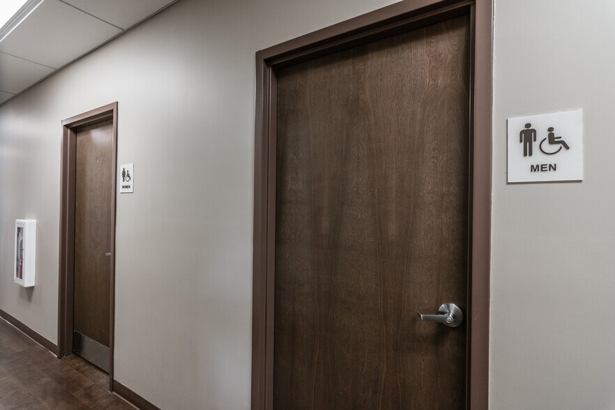 More Photos Of 242 Indian Lake Blvd, Hendersonville Medical For Lease
