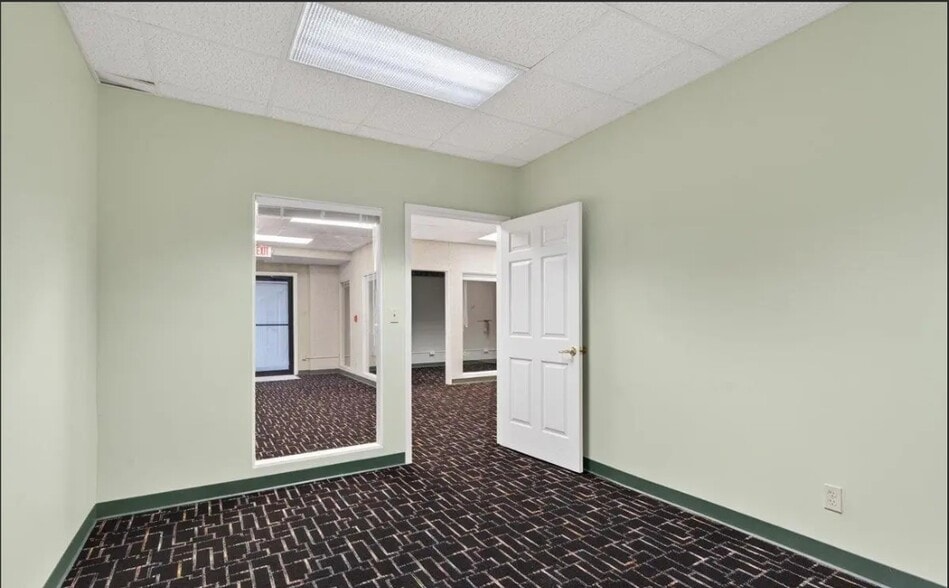 More Photos Of 3111 Normandy Dr, Springfield Office For Sale