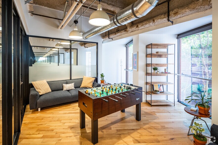 More Photos Of 201 Spear St, San Francisco Coworking Space