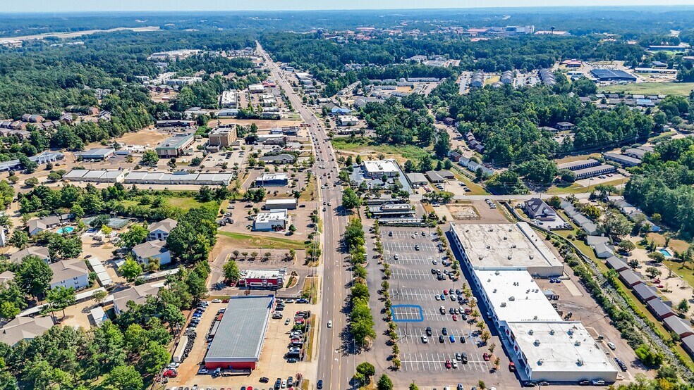 More Photos Of 2128-2150 Jackson Ave W, Oxford General Retail For Sale