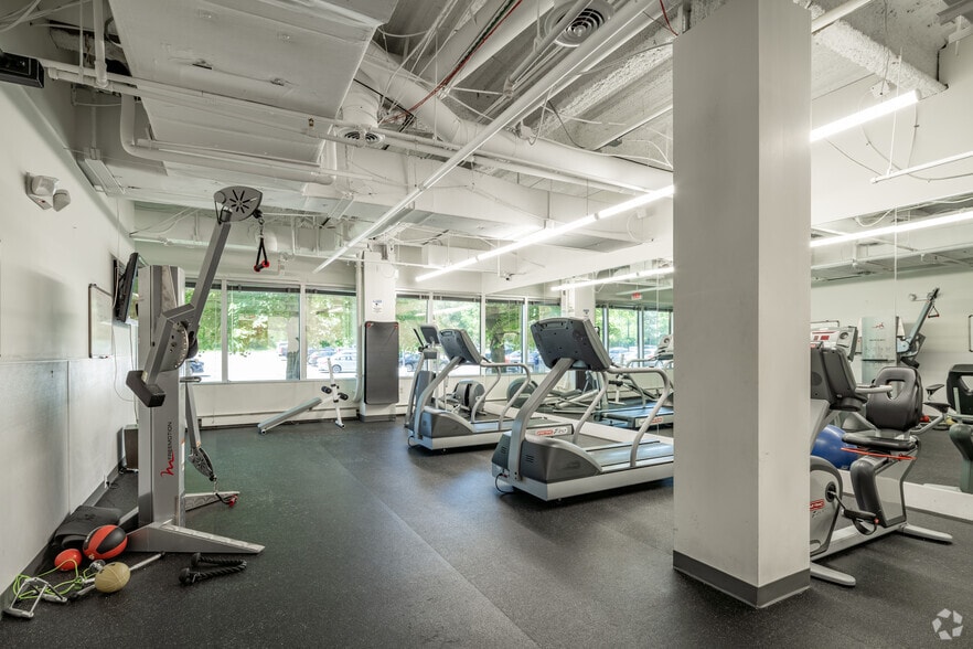 More Photos Of 3310 W Big Beaver Rd, Troy Unknown For Lease