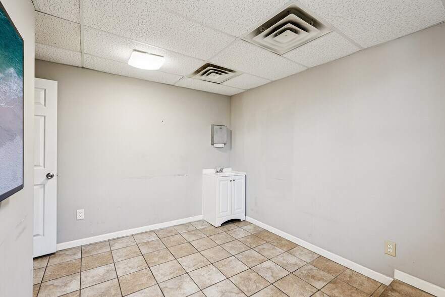 More Photos Of 99-105 Berkshire Ave, Paterson Office For Lease