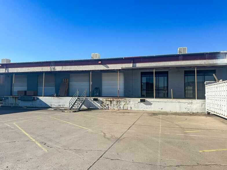 More Photos Of 5555 N 51st Ave, Glendale Warehouse For Lease