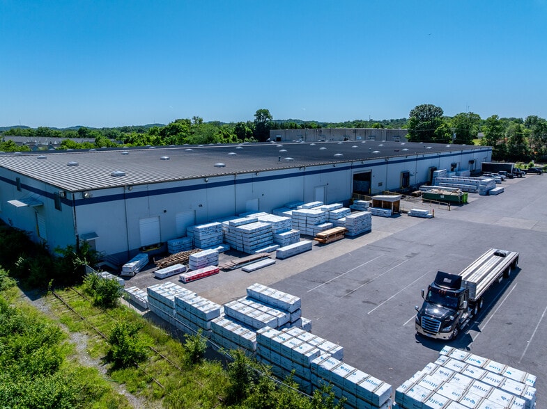 More Photos Of 225 Nesbitt Ln, Madison Unknown For Lease