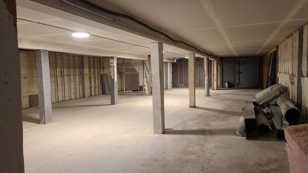 More Photos Of 917 9th Ave SE, Calgary General Retail For Lease