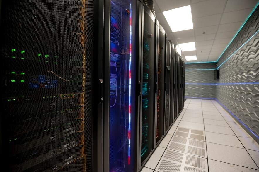 More Photos Of 4100 Lafayette Center Dr, Chantilly Industrial For Sale