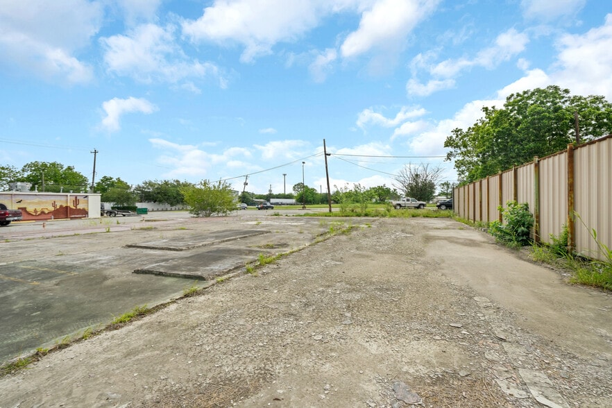 More Photos Of 1603 Shaver St, Pasadena Warehouse For Sale