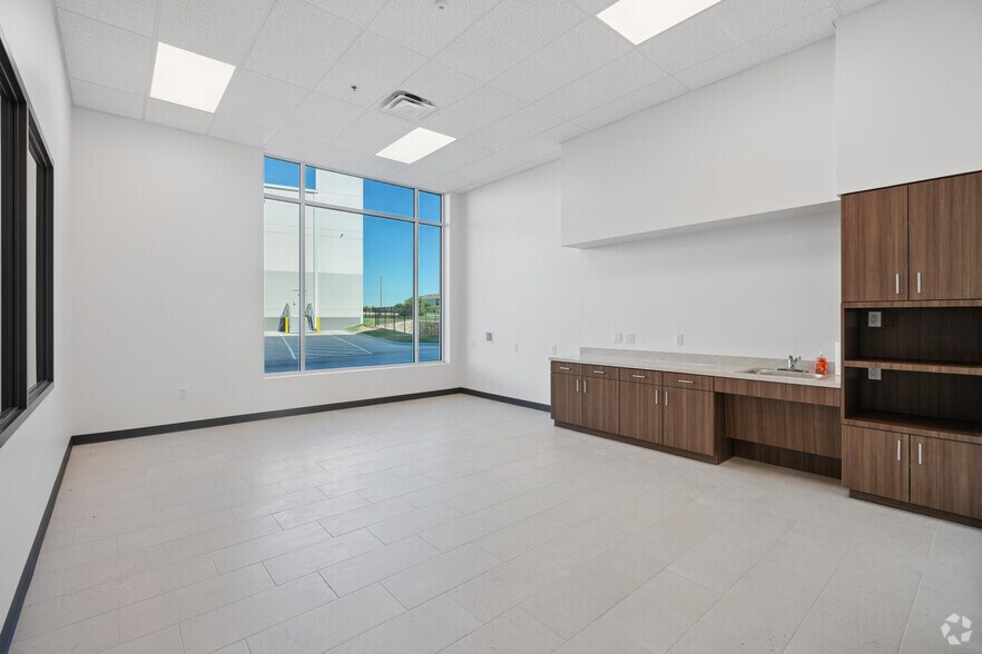 More Photos Of 3210 N Central Expy, McKinney Unknown For Lease