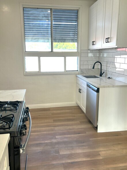 More Photos Of 1030-1034 S Fairfax Ave, Los Angeles Storefront Retail Residential For Lease