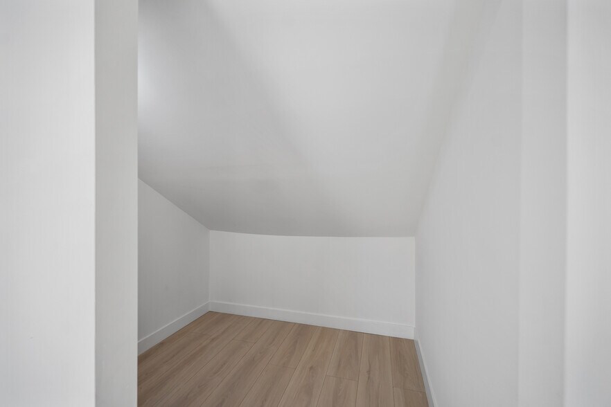 More Photos Of 2823 W 8th St, Los Angeles Office For Lease