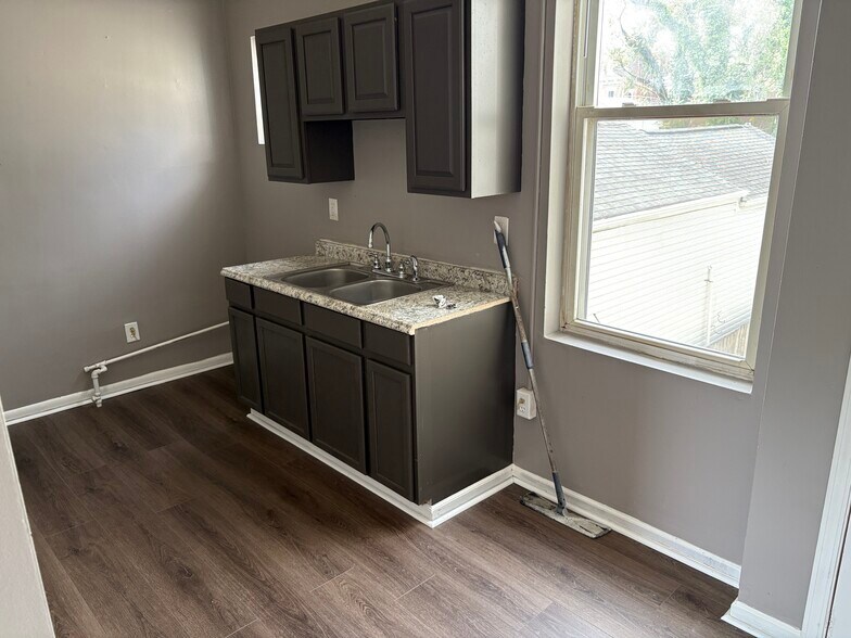 More Photos Of 1032 Columbia St, Newport Apartments For Sale