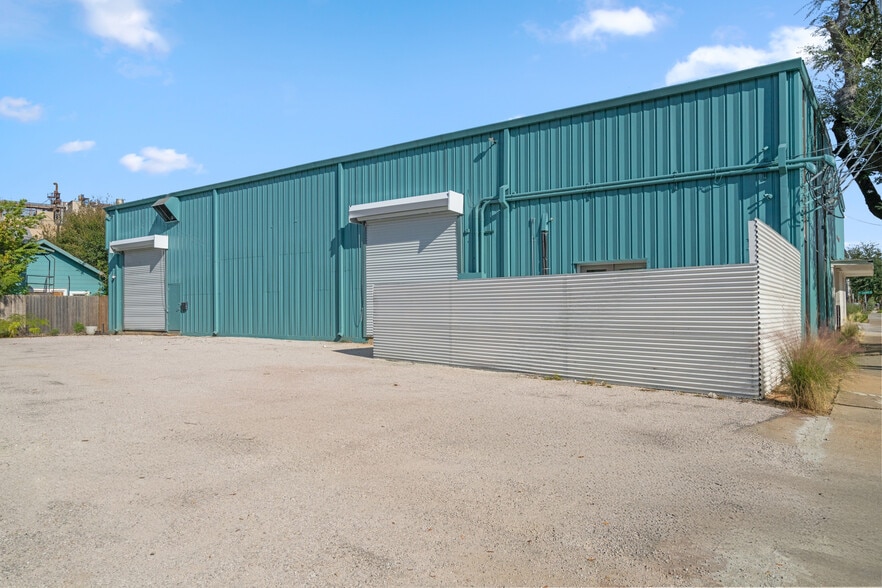 More Photos Of 3915 McKinney St, Houston Light Distribution For Lease