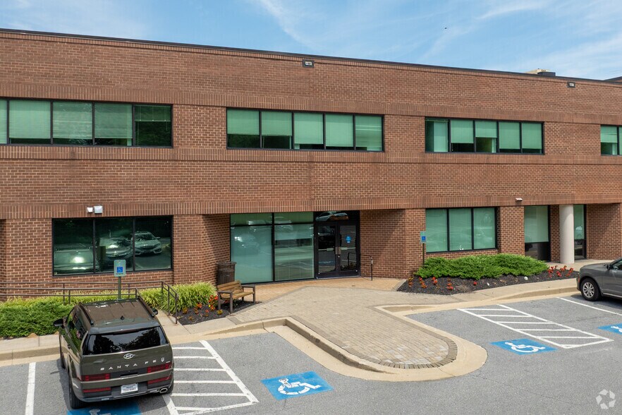 More Photos Of 10 Crossroads Dr, Owings Mills Medical For Lease