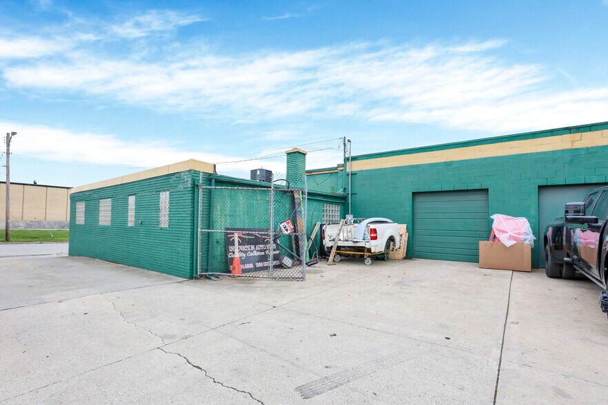 More Photos Of 1359 Essex Ave, Columbus Warehouse For Sale