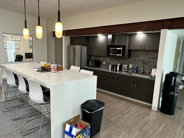 More Photos Of 2861 College St, Jacksonville Office For Lease
