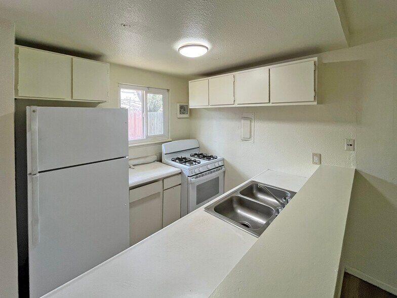 More Photos Of 742-752 Bowles St, Sacramento Apartments For Sale
