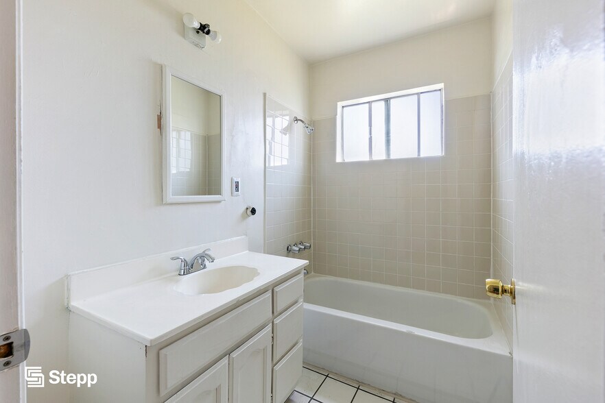 More Photos Of 1123 Cedar Ave, Long Beach Apartments For Sale