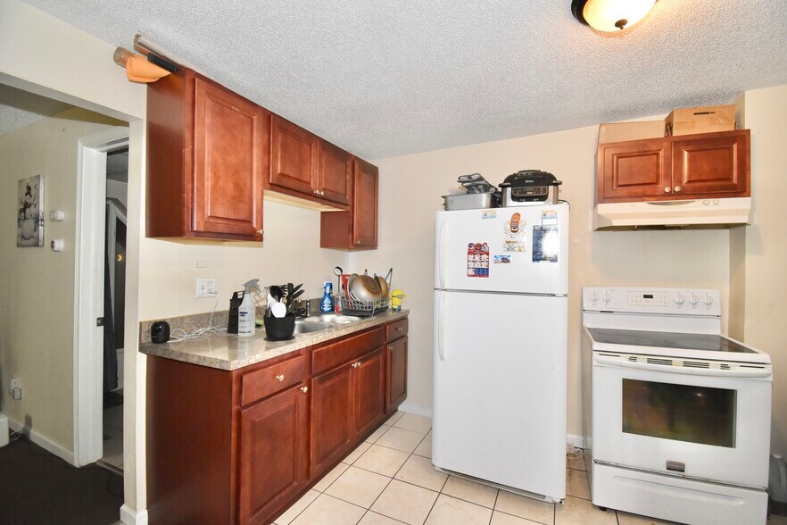 More Photos Of 855 Liberty St, Springfield Apartments For Sale