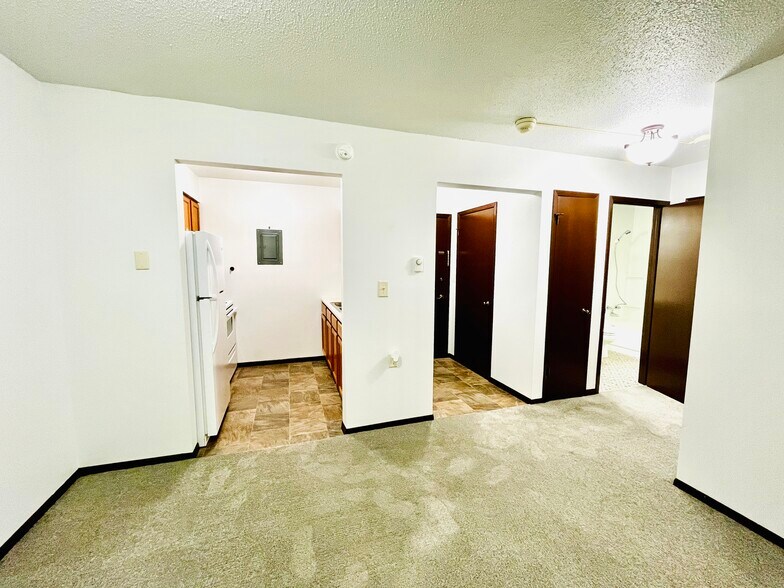 More Photos Of 1015-1021 Walnut St, Yankton Apartments For Sale