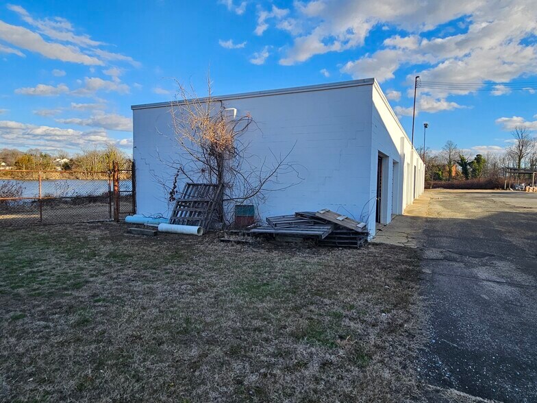 More Photos Of 173 Water St, Bridgeton Warehouse For Sale