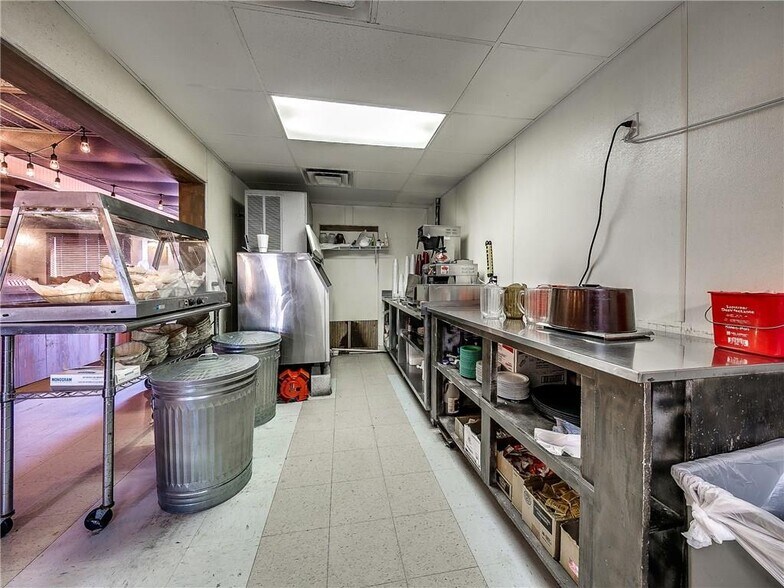 More Photos Of 1901 SW 27th St, El Reno Restaurant For Sale