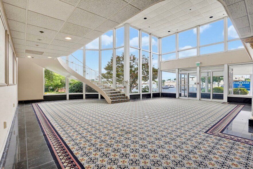 More Photos Of 505 Jermor Ln, Westminster Restaurant For Lease