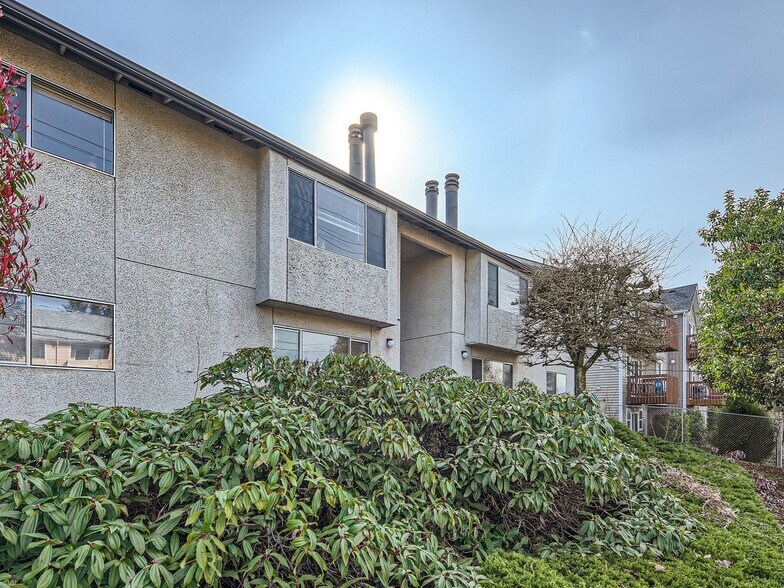 More Photos Of 1031 SW 122nd St, Seattle Apartments For Sale