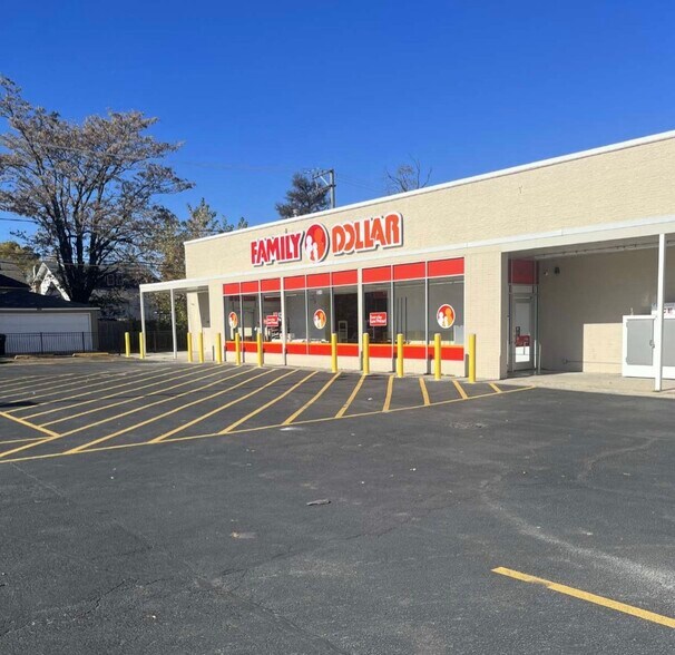 More Photos Of 8240 S Stony Island Ave, Chicago Supermarket For Lease