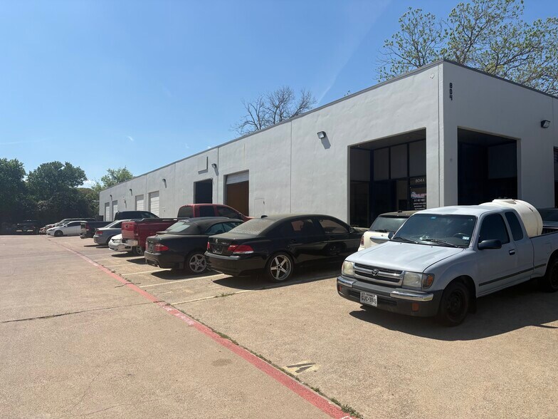 More Photos Of 800-804 Secretary Dr, Arlington Service For Lease