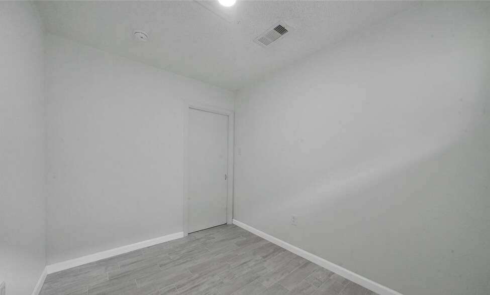 More Photos Of 522 Highway 3, La Marque Office For Lease