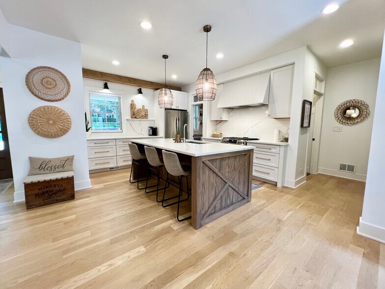 More Photos Of 204 Country Commons Rd, Trout Valley Specialty For Sale