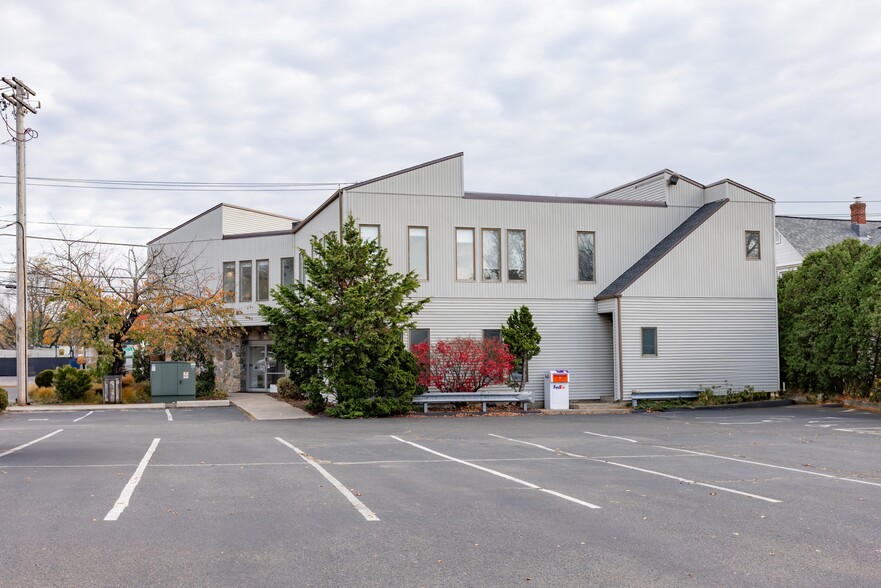 Primary Photo Of 883 Black Rock Tpke, Fairfield Office Residential For Lease