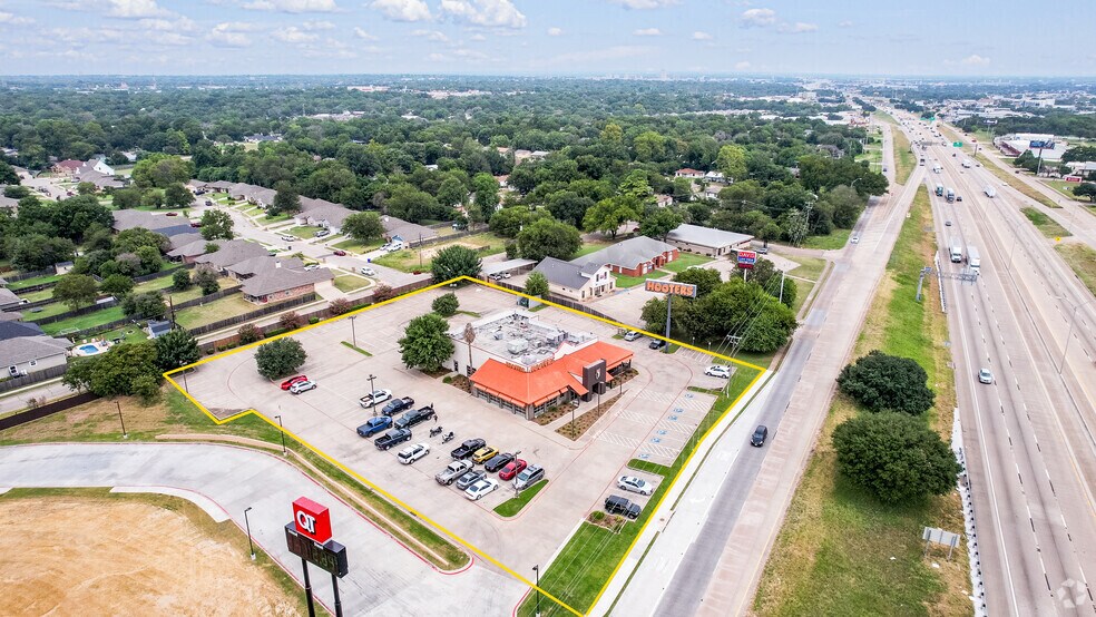 More Photos Of 3921 Jack Kultgen Fwy, Waco Restaurant For Lease