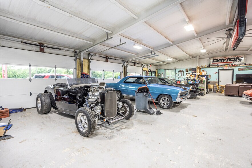 More Photos Of 59 Shawnee Trl, Whitesboro Showroom For Sale