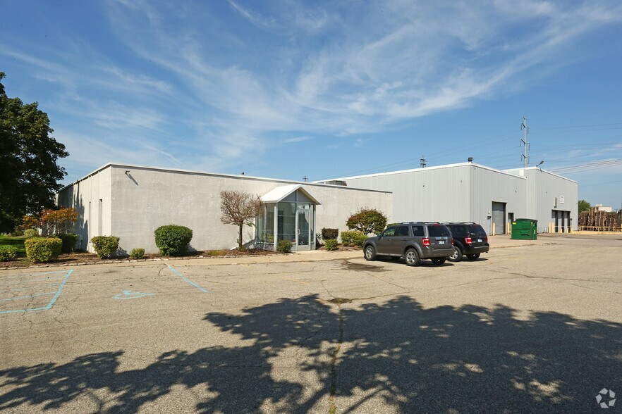 More Photos Of 35660 Clinton St, Wayne Manufacturing For Lease