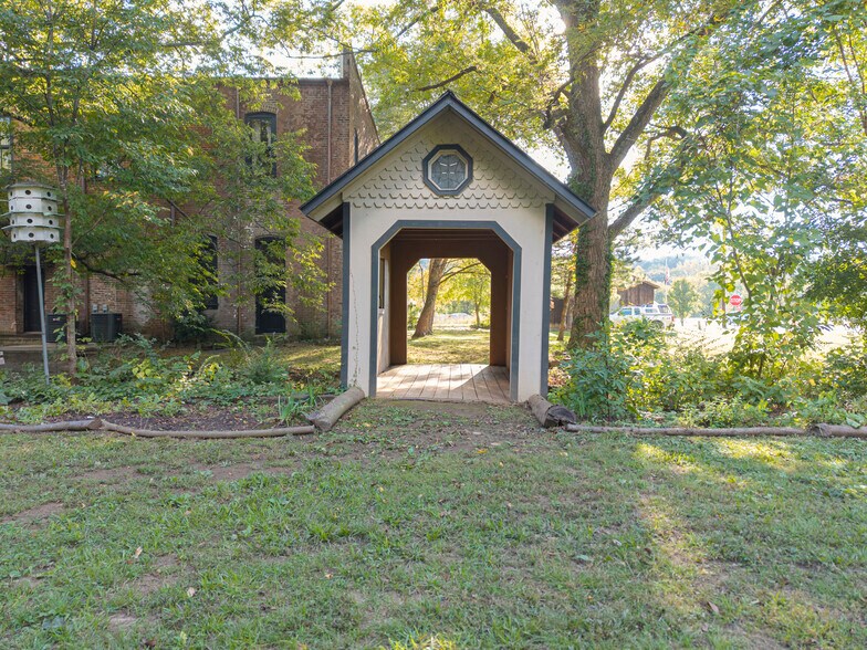 More Photos Of 411 E Front Ave, Chester Hospitality For Sale