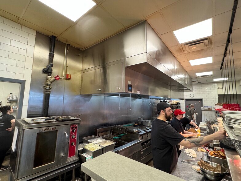More Photos Of 7729 W Ridgewood Dr, Parma Restaurant For Lease