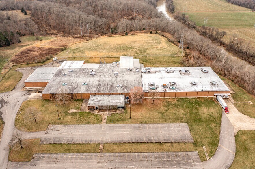 More Photos Of 200 Universal Dr, Centerville Distribution For Lease