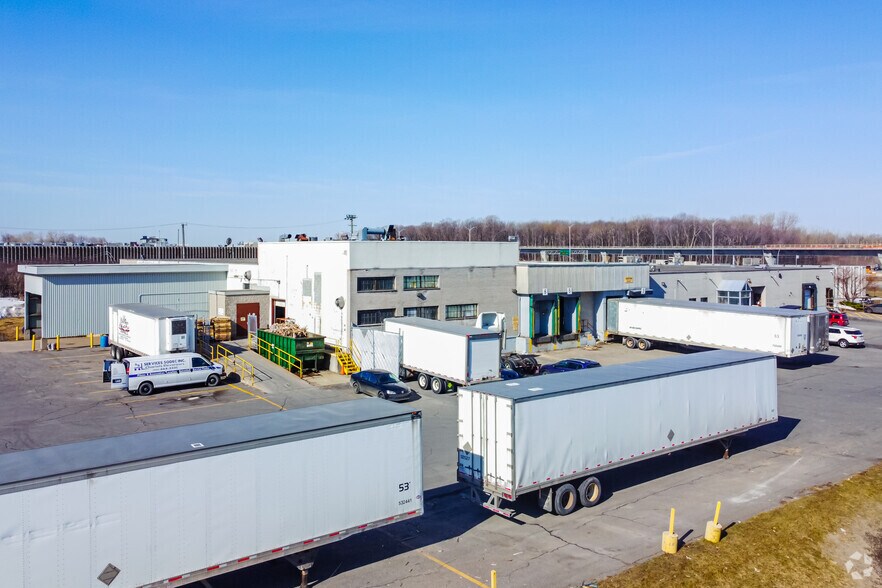 More Photos Of 7620-7640 Rte Transcanadienne, Pointe-claire Warehouse For Lease