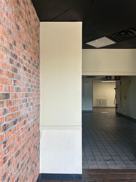 More Photos Of 7007-7025 Kingston Pike, Knoxville Unknown For Lease