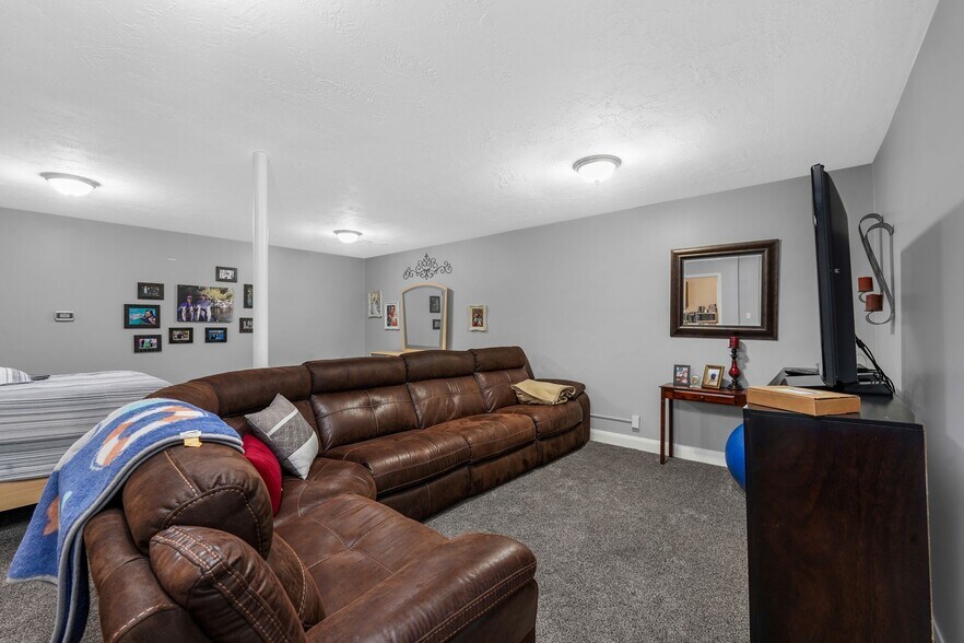More Photos Of 3585 S Washington Blvd, Ogden Office For Sale