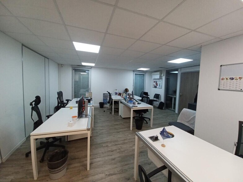 More Photos Of 22 Avenue Robert Schuman, Marseille Office For Sale