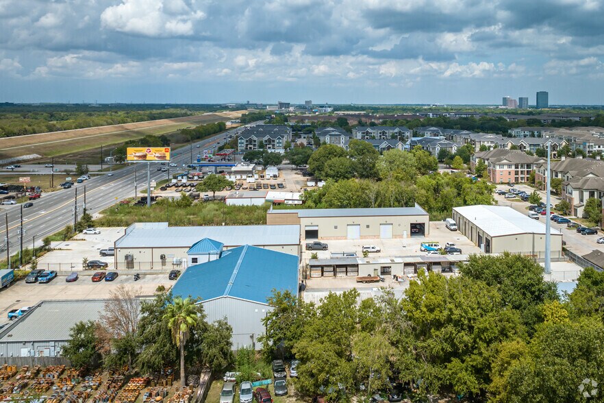 More Photos Of 1631 Highway 6 S, Houston Warehouse For Lease