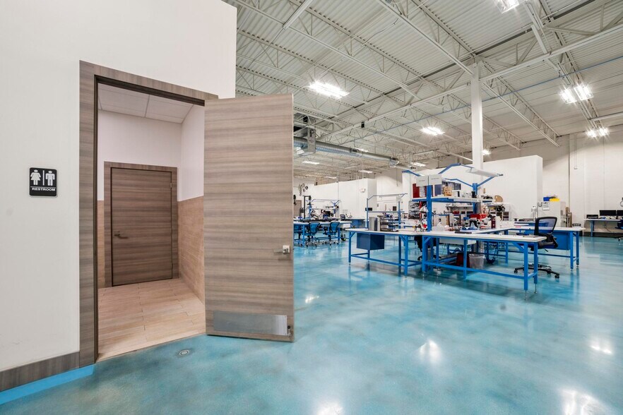 More Photos Of 320 International Pky, Sunrise Warehouse For Sale
