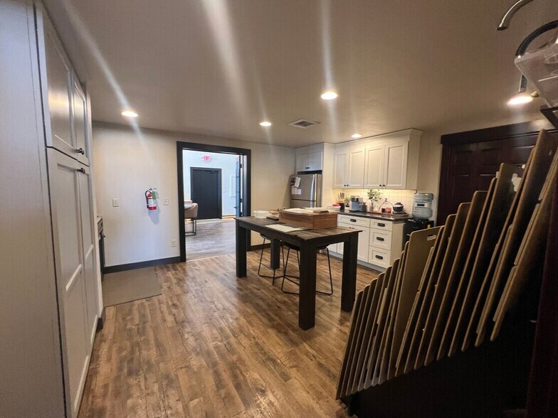 More Photos Of 795 Midway Rd, Menasha Showroom For Sale