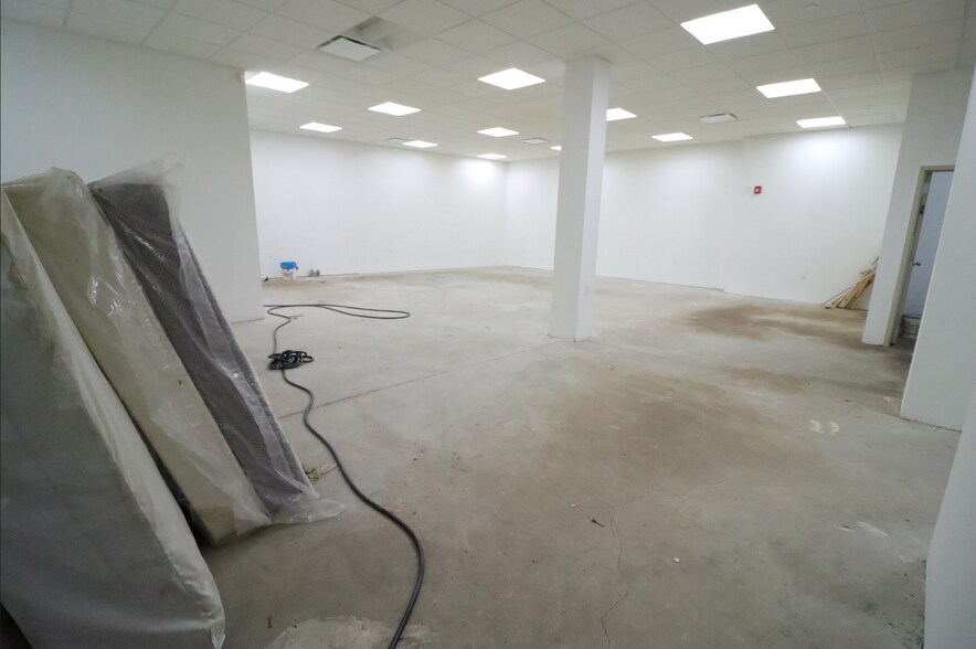 More Photos Of 61-19 Flushing Ave, Maspeth Storefront Retail Office For Lease