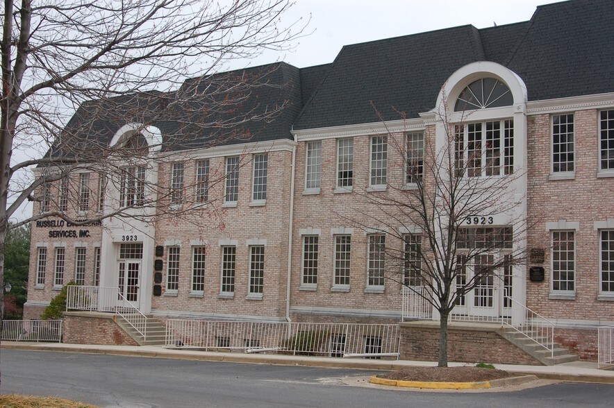 More Photos Of 3923 Blenheim Blvd, Fairfax Medical For Sale