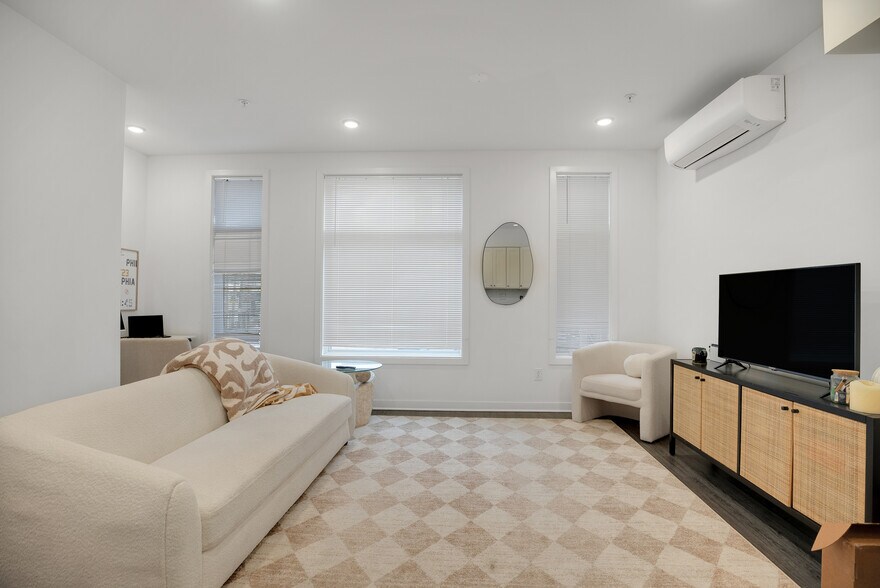 More Photos Of 1425 Frankford Ave, Philadelphia Storefront Retail Residential For Sale