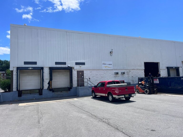 More Photos Of 100-110 Midland Ave, Port Chester Warehouse For Lease