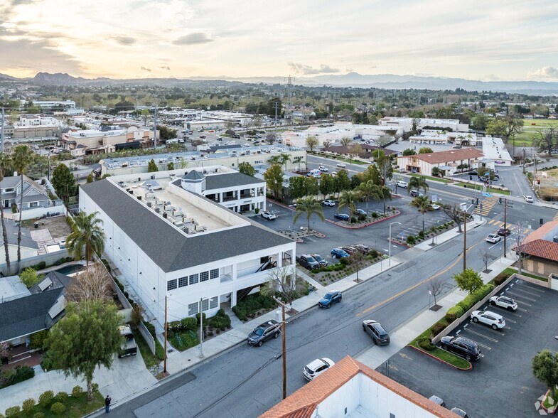 More Photos Of 23206 Lyons Ave, Santa Clarita Medical For Lease